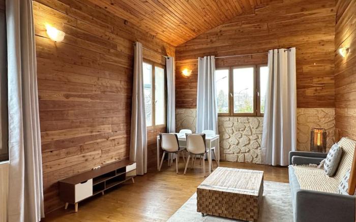 Duplex Chalet style /private yard 150m to RER