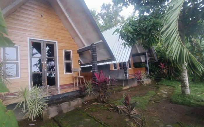 Rejeng Bungalow Near Gangga Waterfall