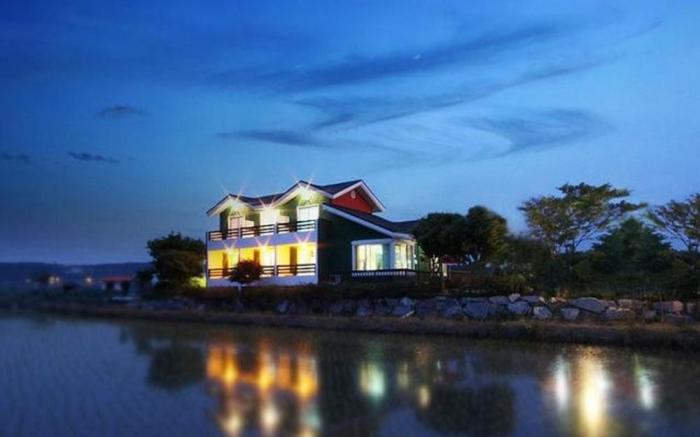 Taean Mongsanpo Pine and Apple Pension