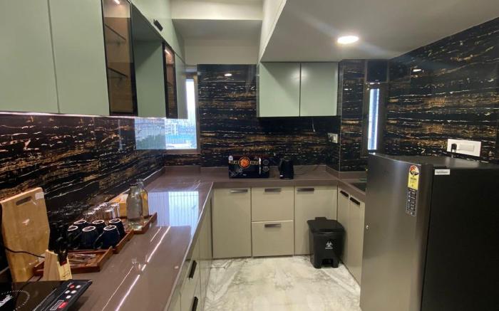 Downtown 1BHK Appt, Mahalaxmi, 601