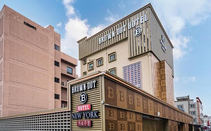 Gyeongsan City Hall Brown Dot