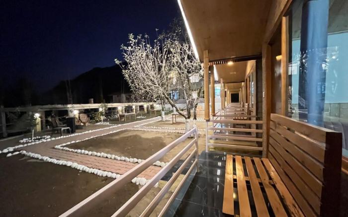 AP Huts- River Stone| 1 Room By Homeyhuts