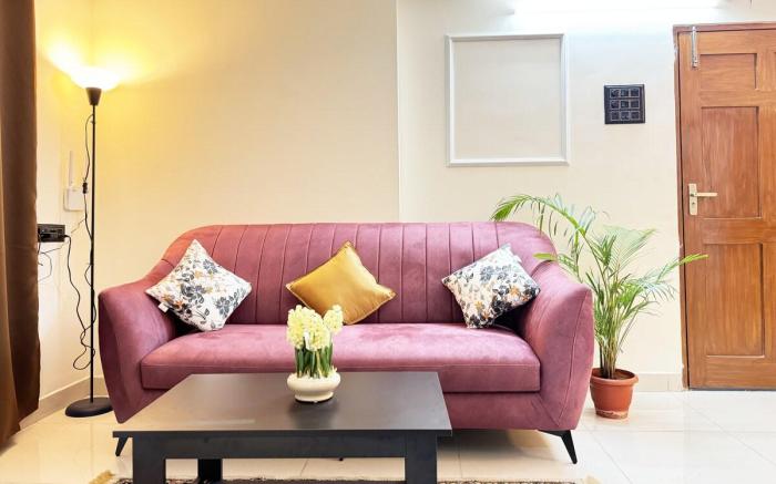 Chic & Central 2BHK Oasis: Fully Equipped