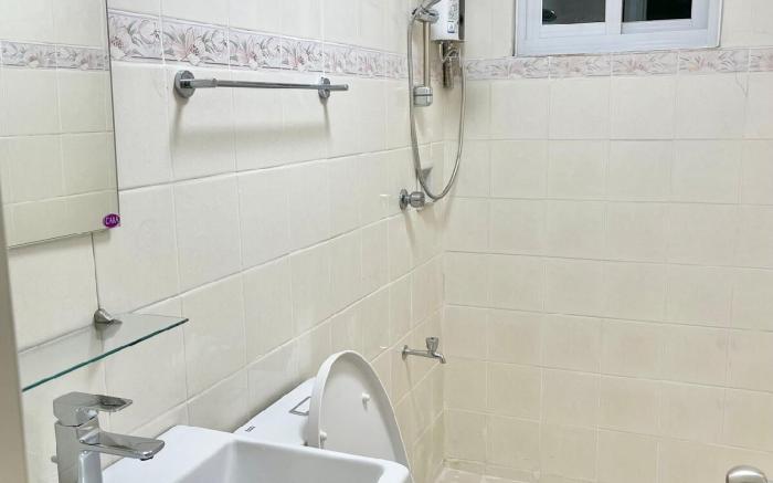 Prime Location, w/ Parking, Clean&Spacious