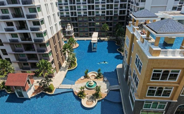 Arcadia Beach with Garden Pool in Pattaya City Center