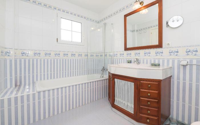 ROCIO - Nice house in urbanisation with shared swimming pool and free Wifi