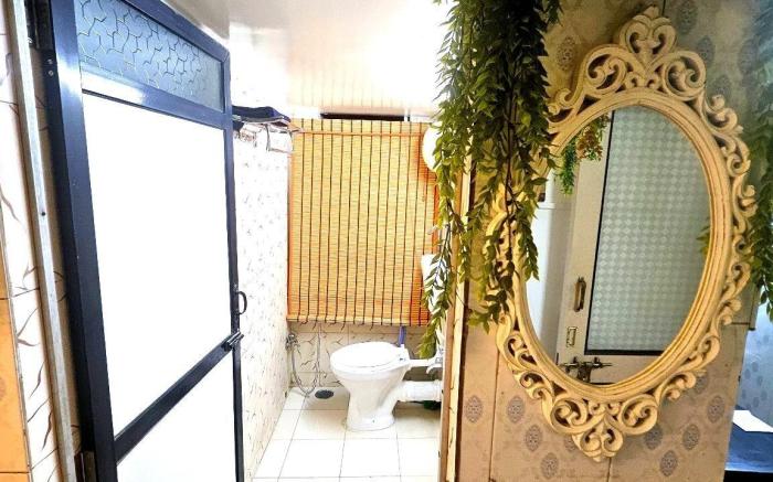 The Pali Nook
Cozy Bandra Escape