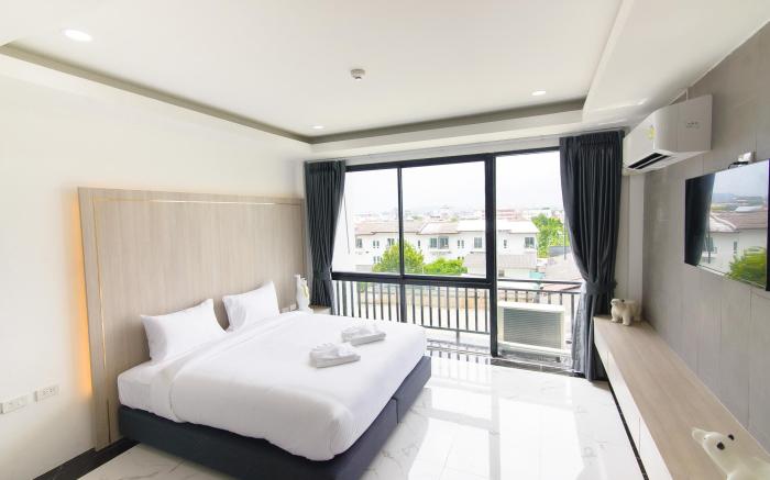 Bear & Bird Hotel