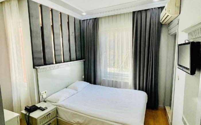 Crowned Boutique Hotel