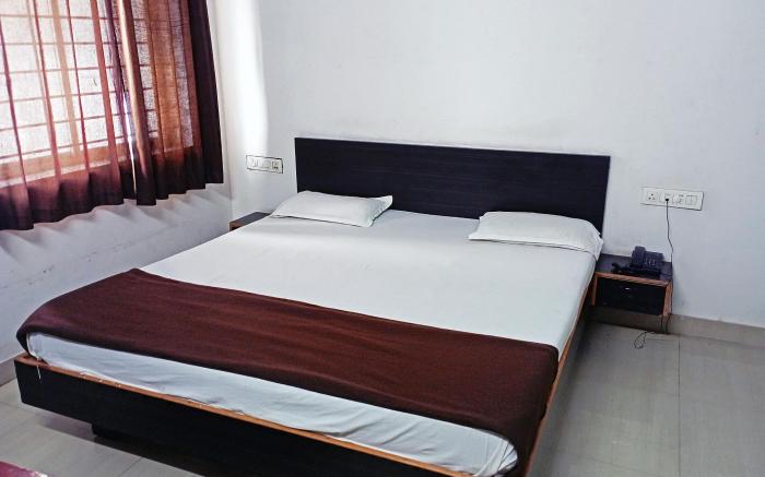 Savanur Deluxe Lodge