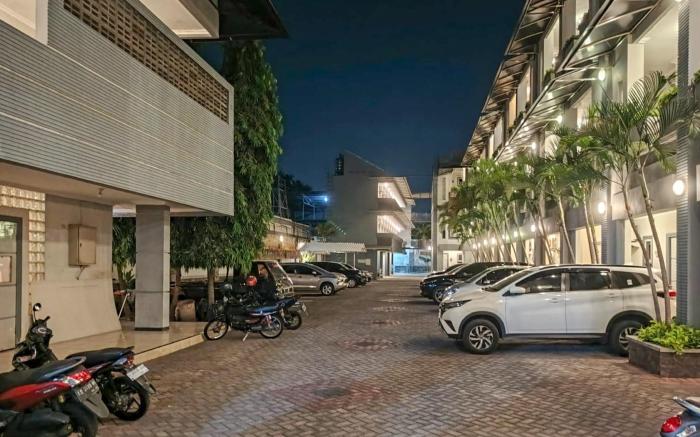 Graha Marina RedPartner near Plaza Marina
