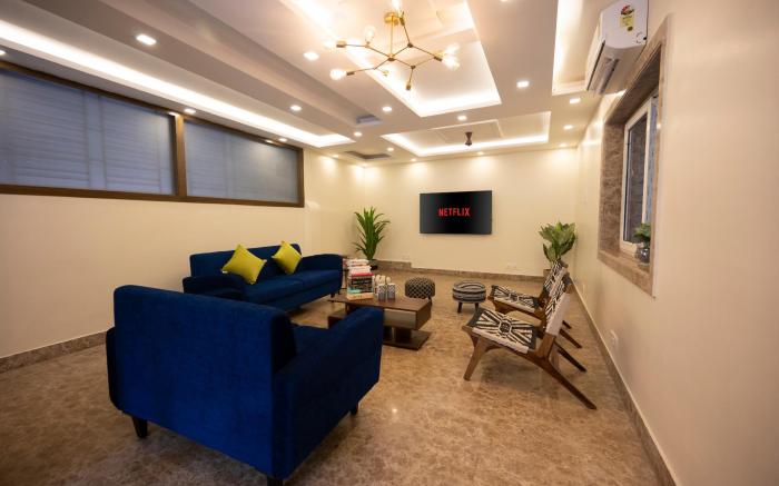 Lakeside Suites