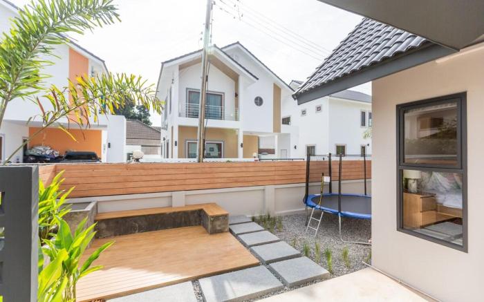 Hey Lanna! - Chic 3-Bedroom Oasis with Pool!