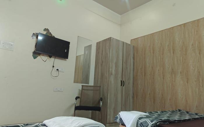 Hari Sharnam Home Stay 