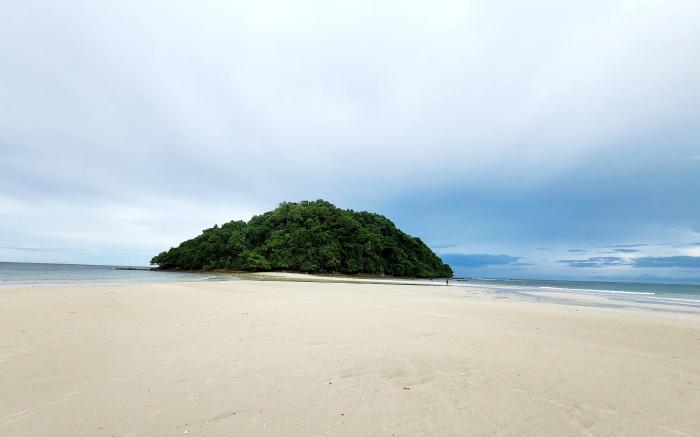 Kelambu Beach Villa