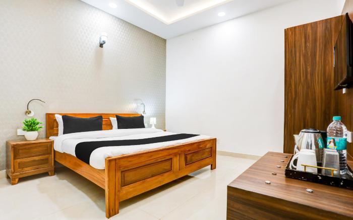 OYO 830731 The Grand Blue Hotel