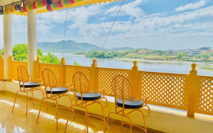 Hotel Jaydurg Retreat Udaipur - A Lakeside Hotel 