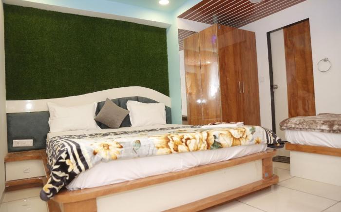 Goroomgo The Crown Ahmedabad