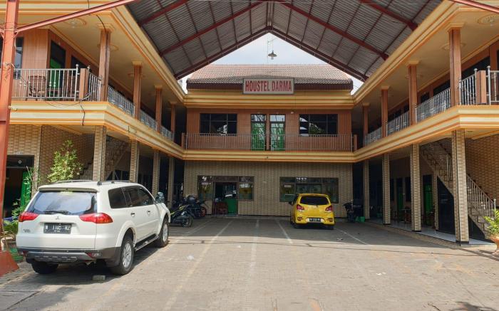 OYO 92693 Houstel Darma Syariah