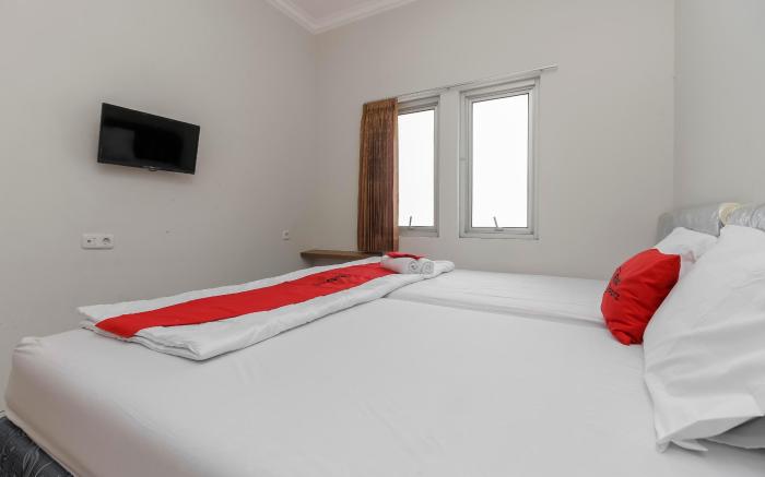RedDoorz near Central Park Mall