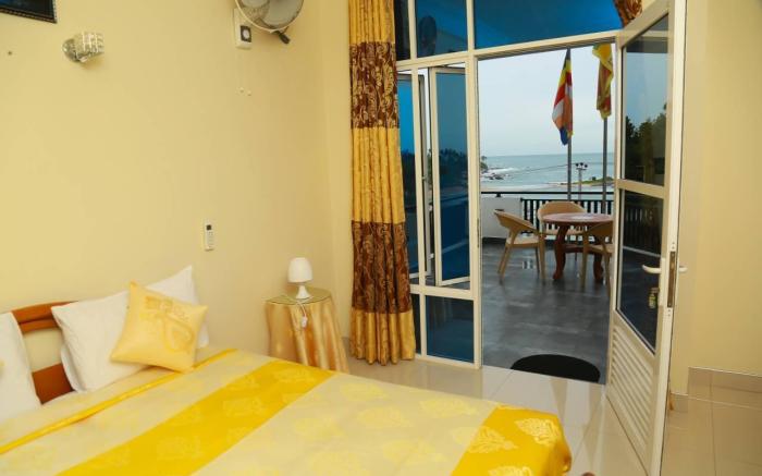 Queens Beach Hotel