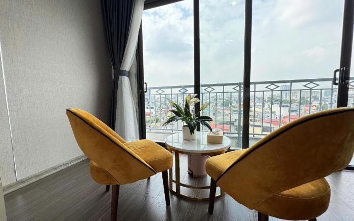 Leohousing studio room with big balcony