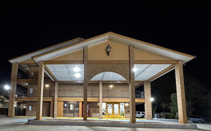 American Inn and Suites