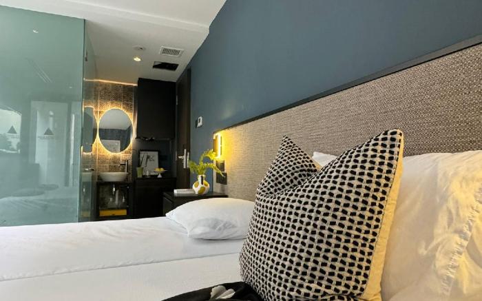EASTBAY SUITES @ East Coast