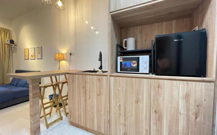 Sky Trees/Bukit Indah/Projector