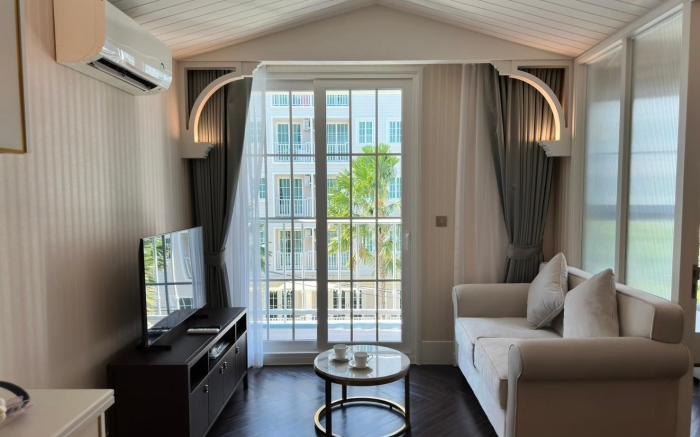 Modern Suite @ Grand Florida | Waterpark Fun