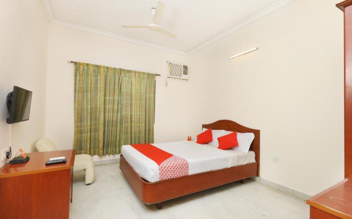 OYO 15101 Hotel Royal Paris