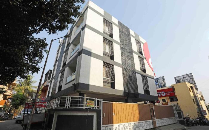 OYO Hotel Galaxy Apartments Near Pune Airport