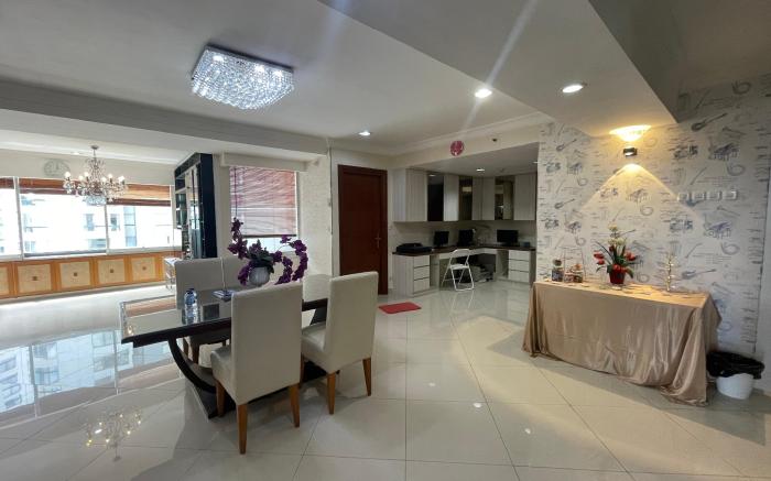 City View 2BR Mall Apartment (176sqm)