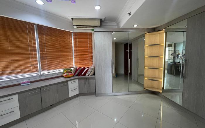 City View 2BR Mall Apartment (176sqm)