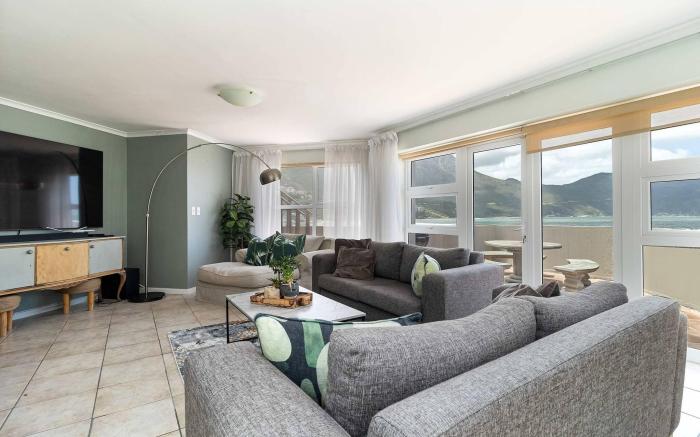 Beachfront Villa Sea Breeze, Hout Bay, Cape Town