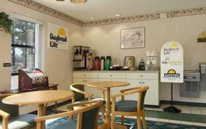 Brentwood Inn & Suites