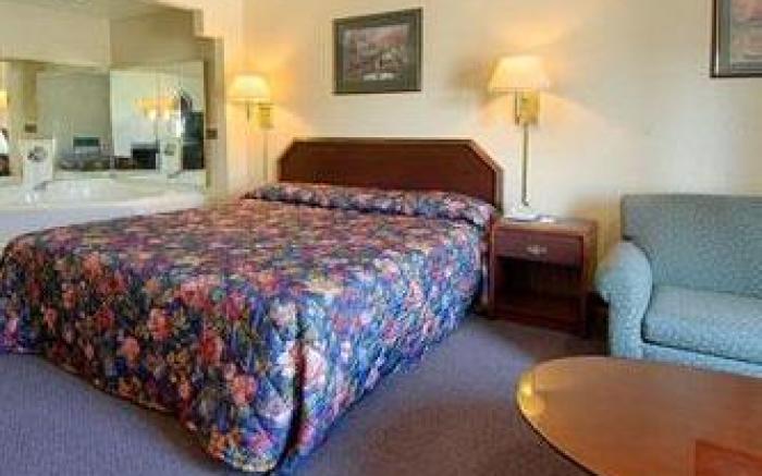 Brentwood Inn & Suites
