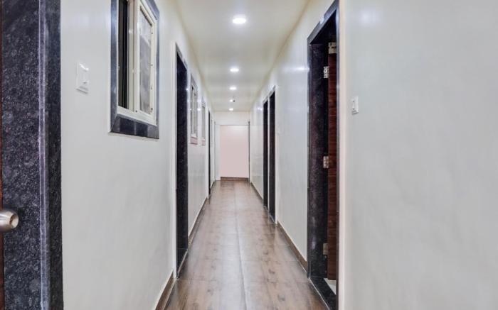 Hotel O Sarovar
