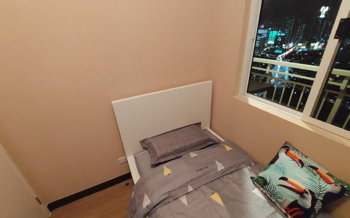Affordable Whole 2 bedroom Condo high floor BGC
