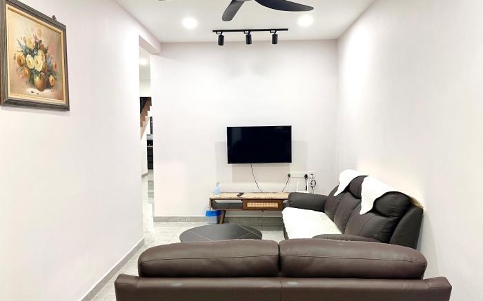 Stylish 4BR Retreat | Near Portuguese Settlement