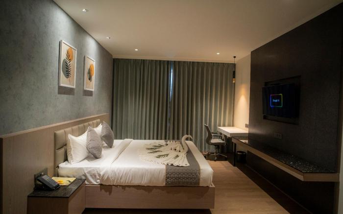 Hotel Tulips Grand  