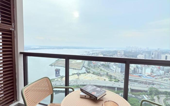 City Escape Seaview 3BR unit at R&F Seine Region