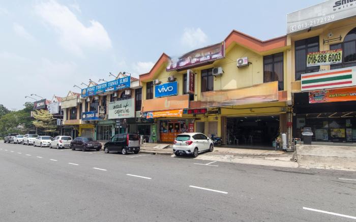 Mines Cempaka Budget Hotel