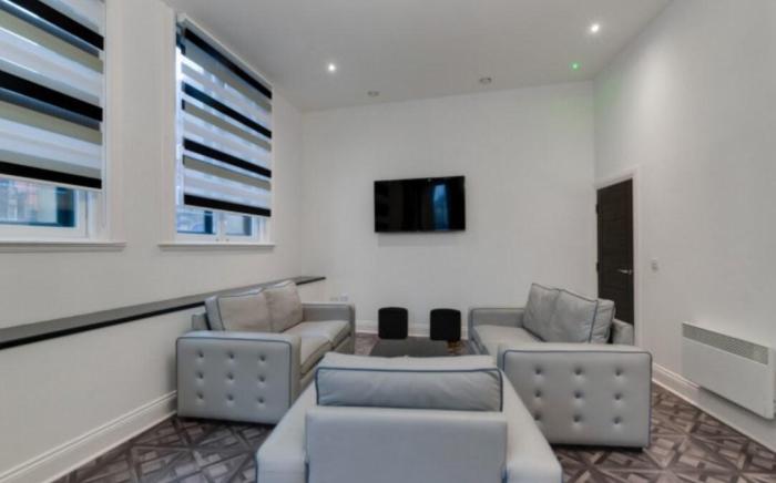 Temple Court Cavern Quarter Stylish 1-BR Apt