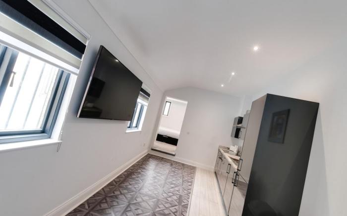 Temple Court Cavern Quarter 1-BR Central Apt