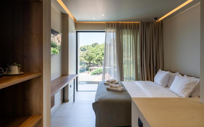 PHEIA, Vriniotis Resorts