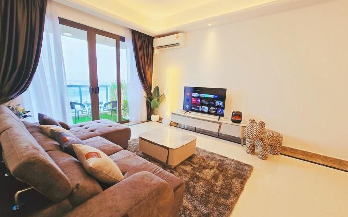 R&F Princess Cove Seaview Apartment by Zylo House