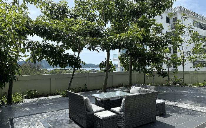 IMAGO 4 Bed Seaview Apartment w Own Garden & BBQ 