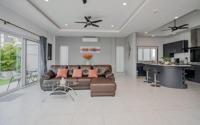 Luxury 4 Bedroom Beach House