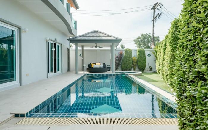 Luxury 4 Bedroom Beach House